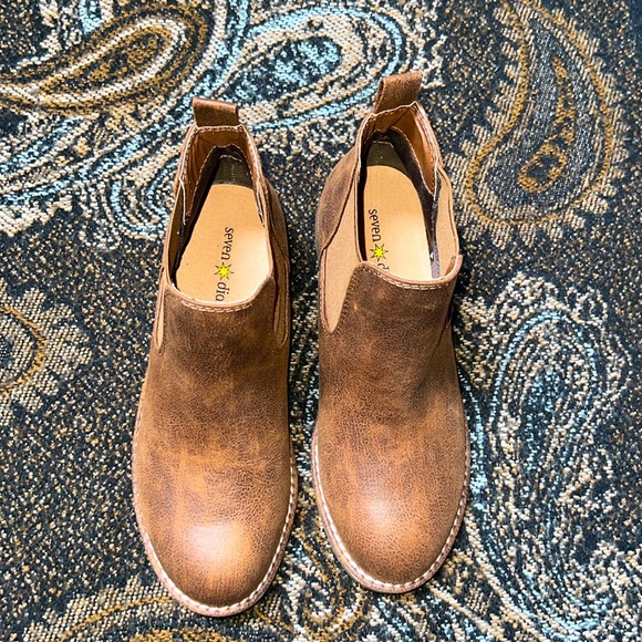 Seven Dials Maggie Booties - Picture 2 of 5